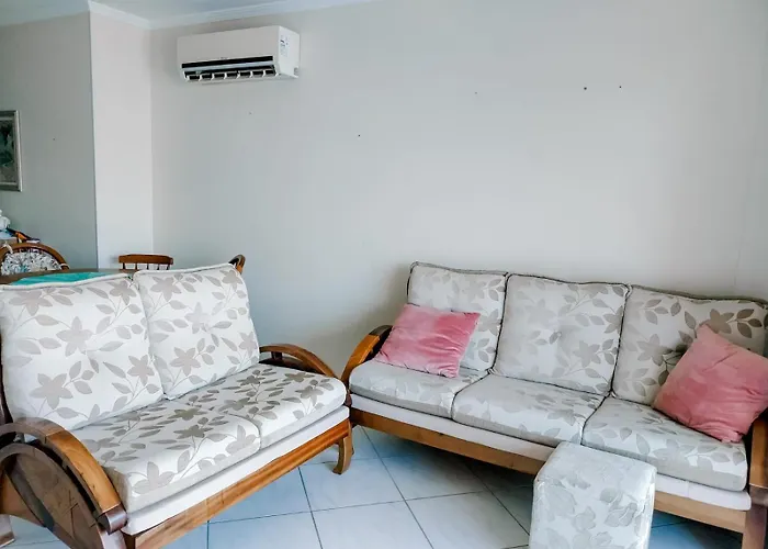 3 Quartos A 280M Da Praia C Roupa De Cama - Sacada Com Churrasqueira - Climatizado - 10 Min A Pe Da Passarela Do Ribeiro E Acesso A Praia De Bombinhas - 5 Min A Pe De Supermercados - Ate 8 Pessoas, Ideal P Familias, Grupos, Criancas