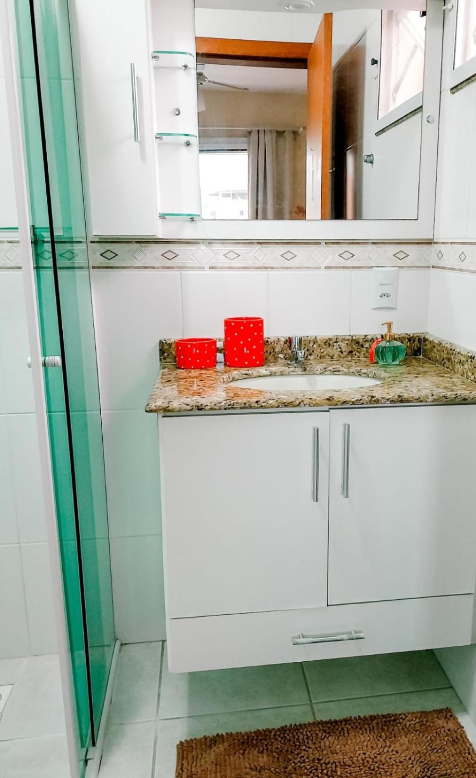 Apartment 3 Quartos A 280m Da C Roupa De Cama - Sacada Com Churrasqueira - Climatizado - 10 Min A Pe Da Passarela Do Ribeiro E Acesso A De Bombinhas - 5 Min A Pe De Supermercados - Ate 8 Pessoas, Ideal P Familias, Grupos, Criancas Bombas