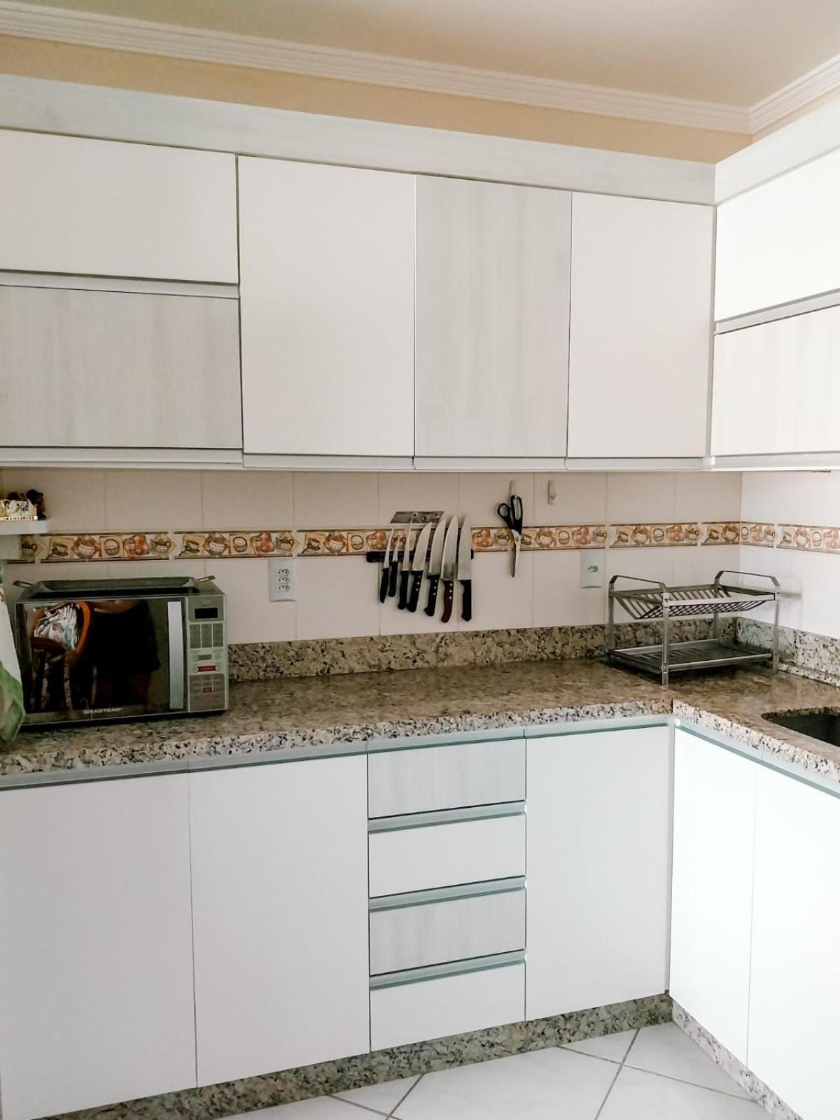 3 Quartos A 280m Da C Roupa De Cama - Sacada Com Churrasqueira - Climatizado - 10 Min A Pe Da Passarela Do Ribeiro E Acesso A De Bombinhas - 5 Min A Pe De Supermercados - Ate 8 Pessoas, Ideal P Familias, Grupos, Criancas * Bombas