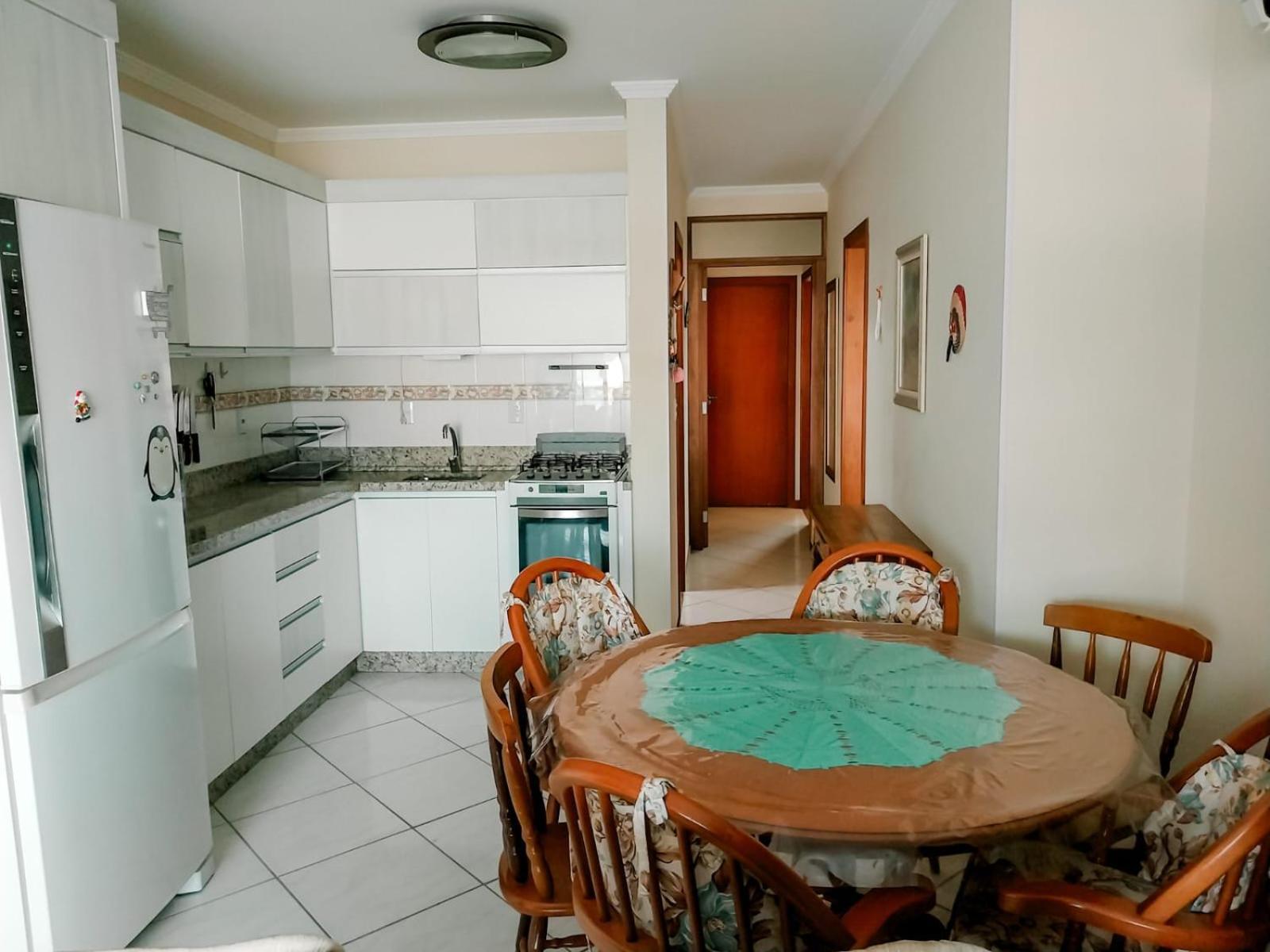 3 Quartos A 280m Da C Roupa De Cama - Sacada Com Churrasqueira - Climatizado - 10 Min A Pe Da Passarela Do Ribeiro E Acesso A De Bombinhas - 5 Min A Pe De Supermercados - Ate 8 Pessoas, Ideal P Familias, Grupos, Criancas Apartment