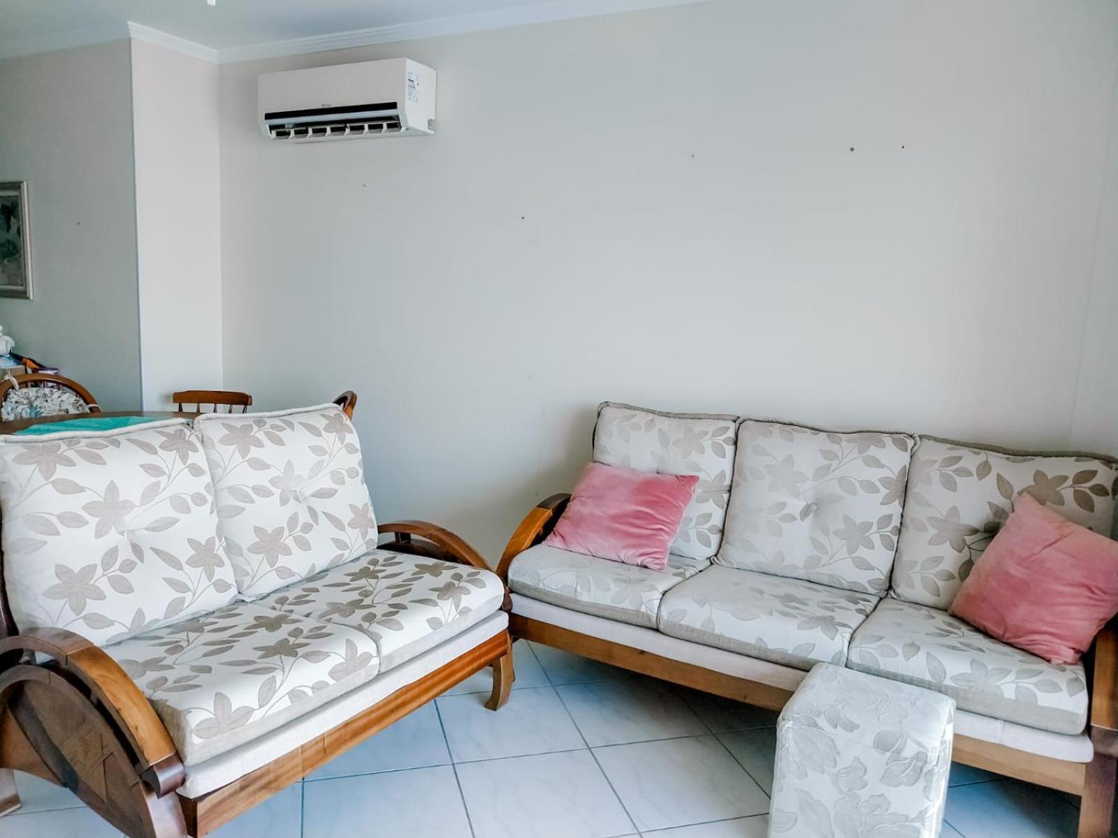 Apartment 3 Quartos A 280m Da C Roupa De Cama - Sacada Com Churrasqueira - Climatizado - 10 Min A Pe Da Passarela Do Ribeiro E Acesso A De Bombinhas - 5 Min A Pe De Supermercados - Ate 8 Pessoas, Ideal P Familias, Grupos, Criancas *