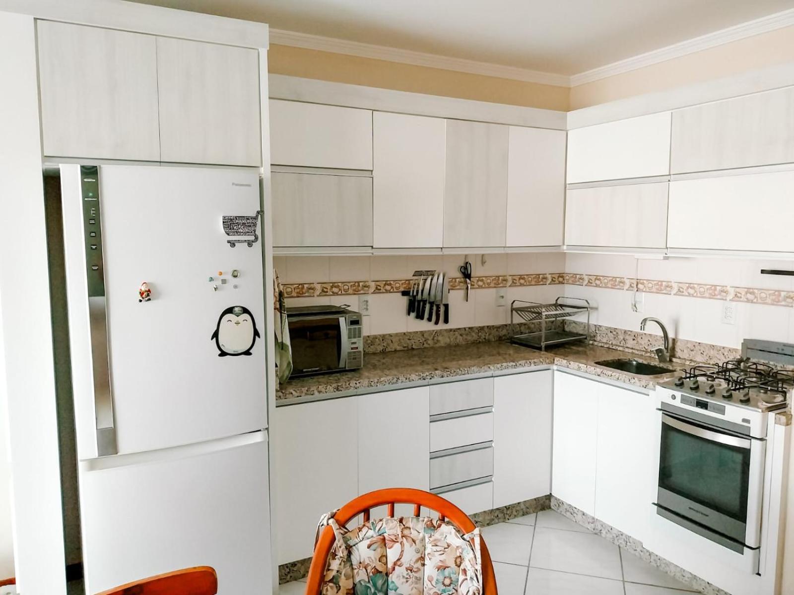3 Quartos A 280m Da C Roupa De Cama - Sacada Com Churrasqueira - Climatizado - 10 Min A Pe Da Passarela Do Ribeiro E Acesso A De Bombinhas - 5 Min A Pe De Supermercados - Ate 8 Pessoas, Ideal P Familias, Grupos, Criancas Apartment Bombas
