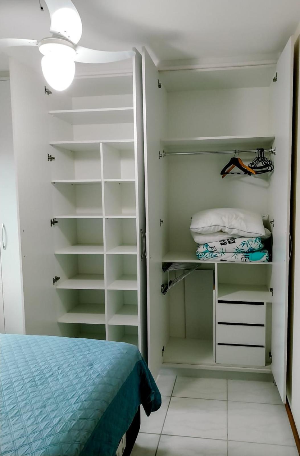 3 Quartos A 280m Da C Roupa De Cama - Sacada Com Churrasqueira - Climatizado - 10 Min A Pe Da Passarela Do Ribeiro E Acesso A De Bombinhas - 5 Min A Pe De Supermercados - Ate 8 Pessoas, Ideal P Familias, Grupos, Criancas Bombas