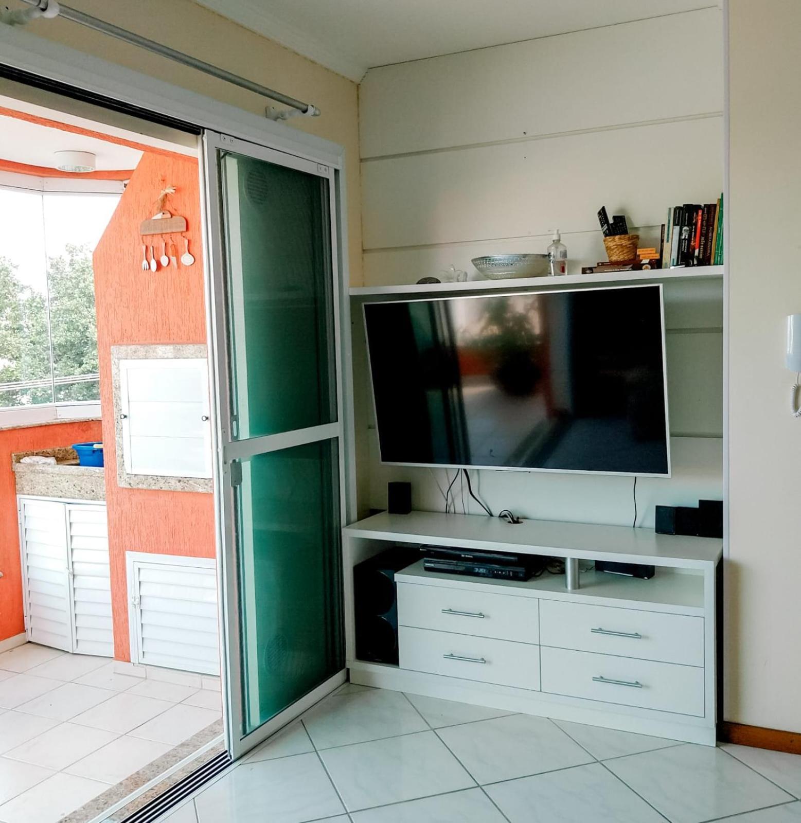 3 Quartos A 280m Da C Roupa De Cama - Sacada Com Churrasqueira - Climatizado - 10 Min A Pe Da Passarela Do Ribeiro E Acesso A De Bombinhas - 5 Min A Pe De Supermercados - Ate 8 Pessoas, Ideal P Familias, Grupos, Criancas