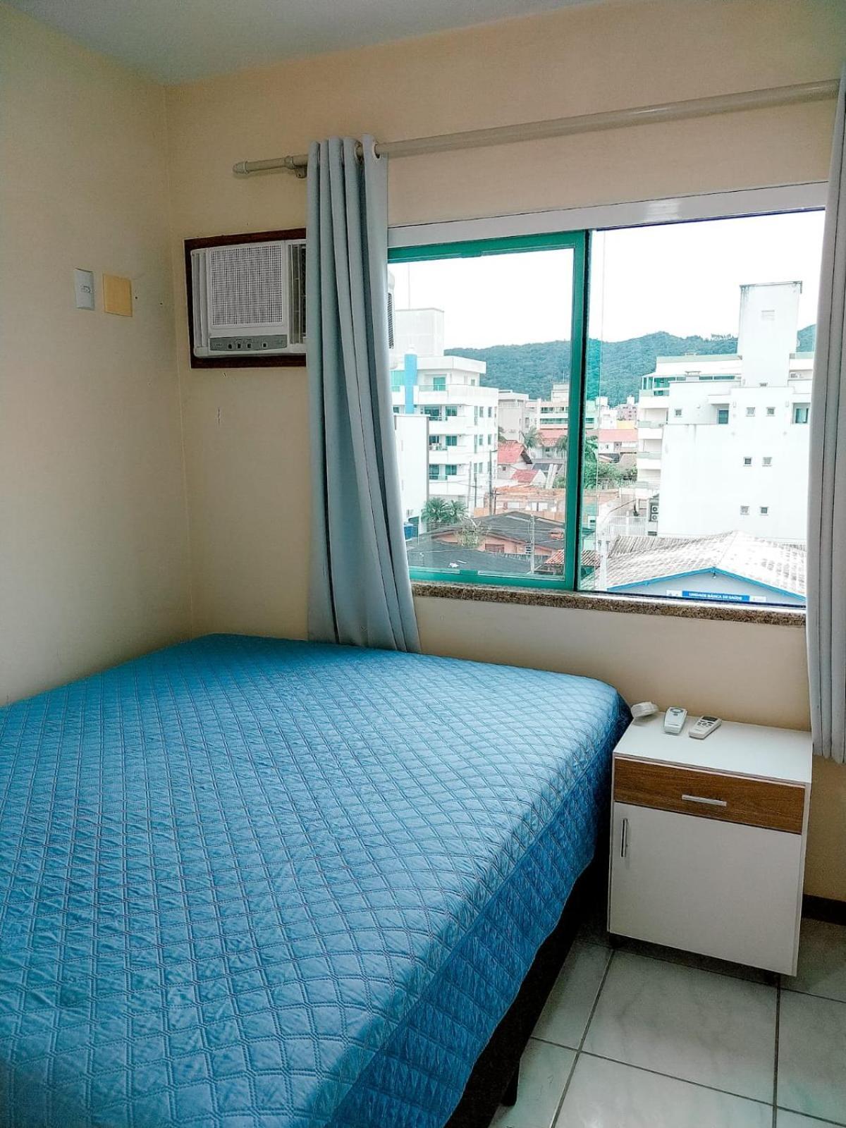 Apartment 3 Quartos A 280m Da C Roupa De Cama - Sacada Com Churrasqueira - Climatizado - 10 Min A Pe Da Passarela Do Ribeiro E Acesso A De Bombinhas - 5 Min A Pe De Supermercados - Ate 8 Pessoas, Ideal P Familias, Grupos, Criancas *