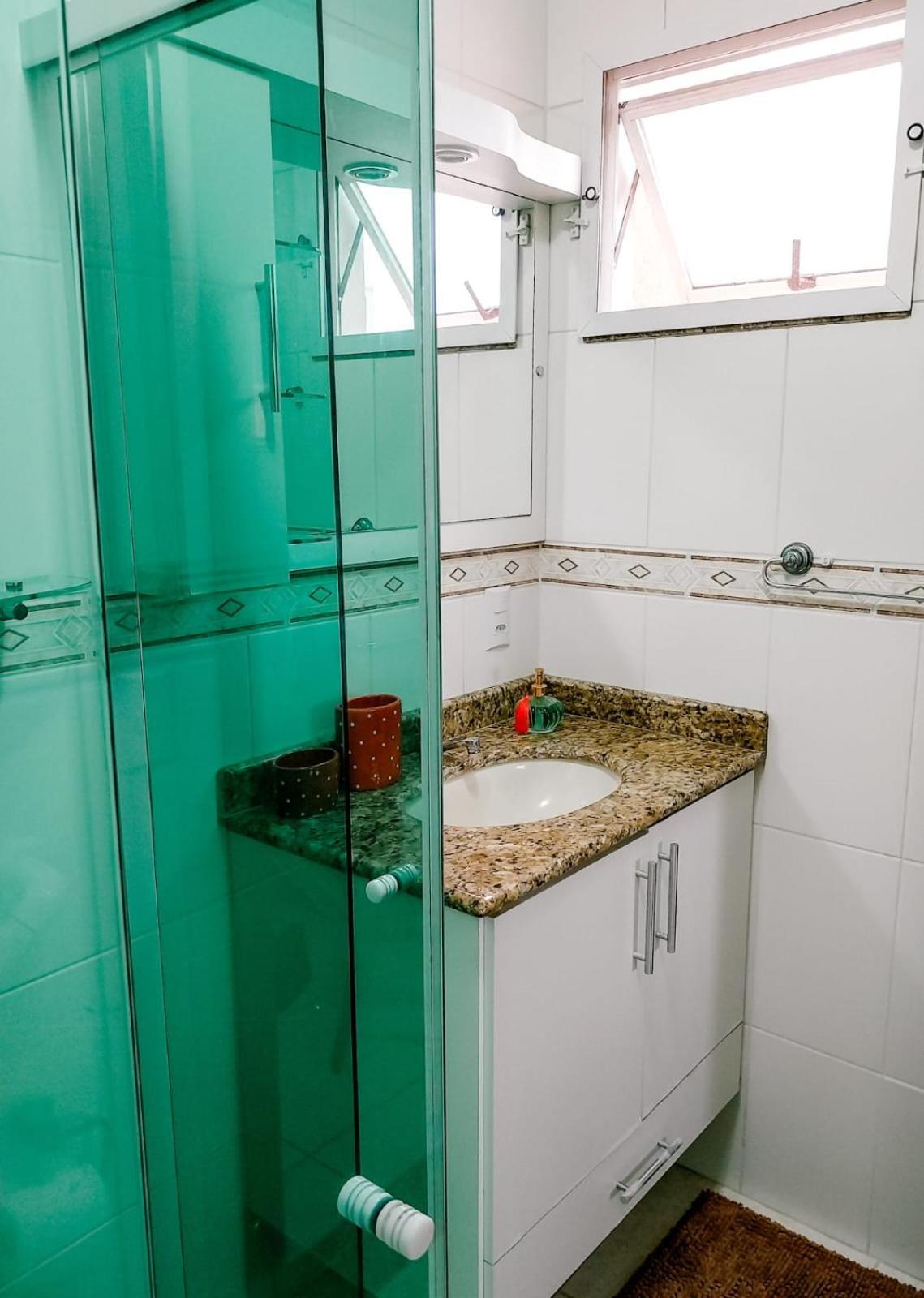 Apartment 3 Quartos A 280m Da C Roupa De Cama - Sacada Com Churrasqueira - Climatizado - 10 Min A Pe Da Passarela Do Ribeiro E Acesso A De Bombinhas - 5 Min A Pe De Supermercados - Ate 8 Pessoas, Ideal P Familias, Grupos, Criancas Bombas