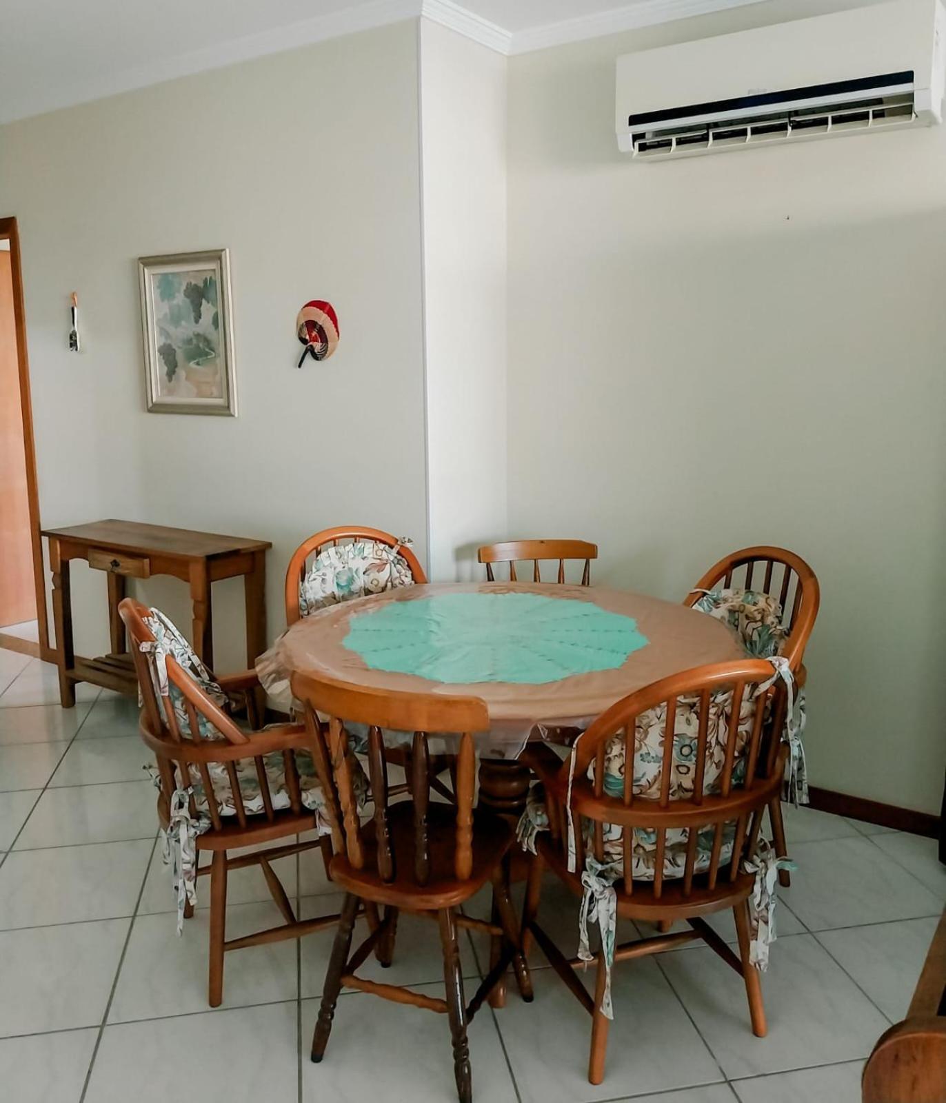 3 Quartos A 280m Da C Roupa De Cama - Sacada Com Churrasqueira - Climatizado - 10 Min A Pe Da Passarela Do Ribeiro E Acesso A De Bombinhas - 5 Min A Pe De Supermercados - Ate 8 Pessoas, Ideal P Familias, Grupos, Criancas Apartment