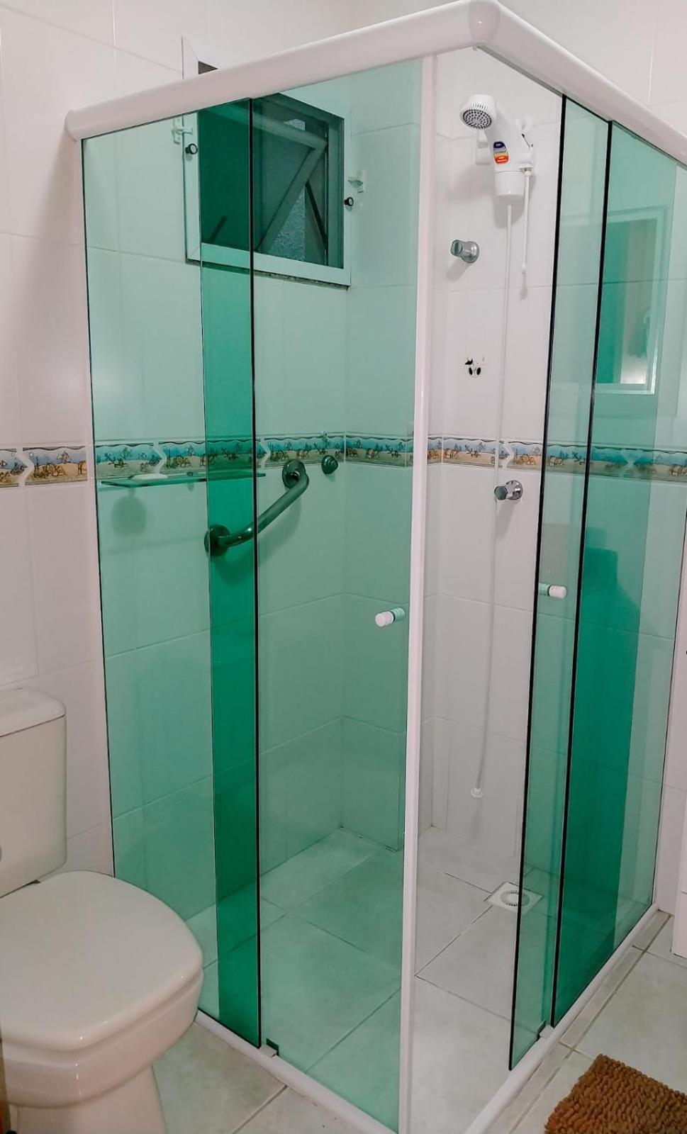 Apartment 3 Quartos A 280m Da C Roupa De Cama - Sacada Com Churrasqueira - Climatizado - 10 Min A Pe Da Passarela Do Ribeiro E Acesso A De Bombinhas - 5 Min A Pe De Supermercados - Ate 8 Pessoas, Ideal P Familias, Grupos, Criancas Bombas